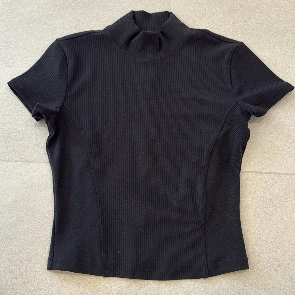 Alo Yoga Wellness Rib Mock Neck Polished Short Sleeve! NWT!